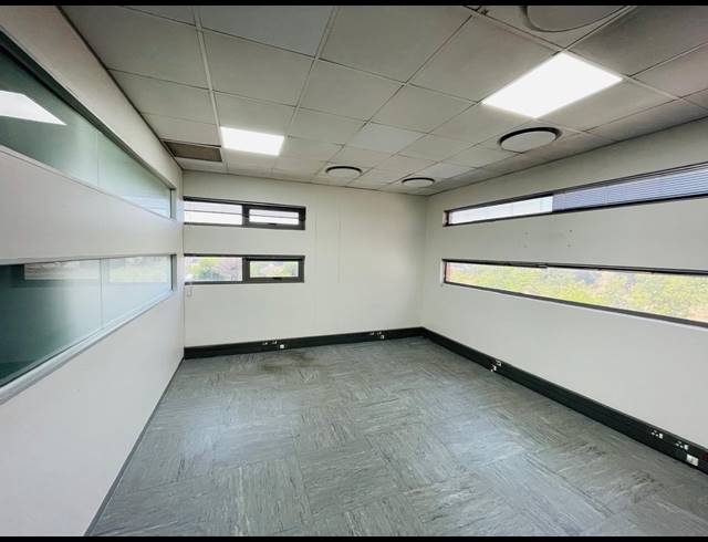 225M² OFFICE TO LET IN MIDRIDGE PARK